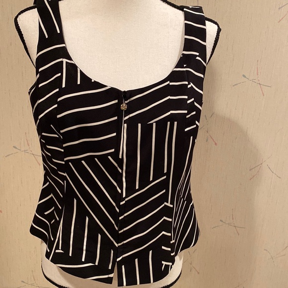 Tank type top and jacket - Picture 1 of 3